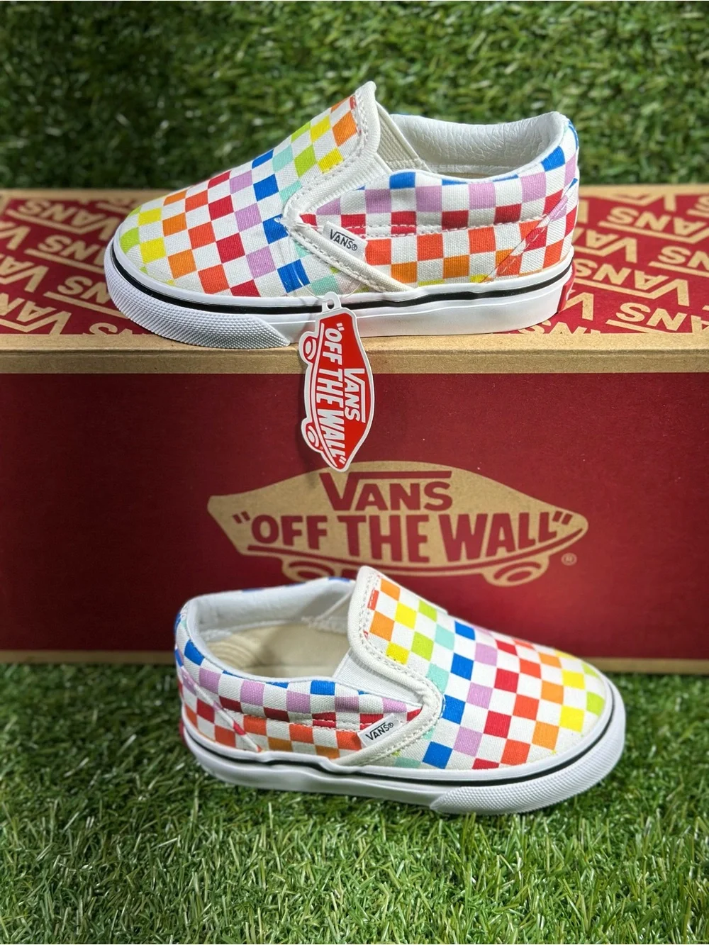 Vans Classic Slip- On Rainbow Checkerboard/White,Toddler 6.5 , VN000EX8U09